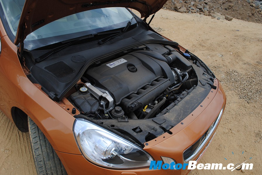 Volvo_S60_Engine