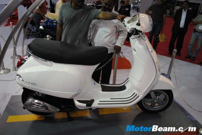 White_Vespa_LX_125