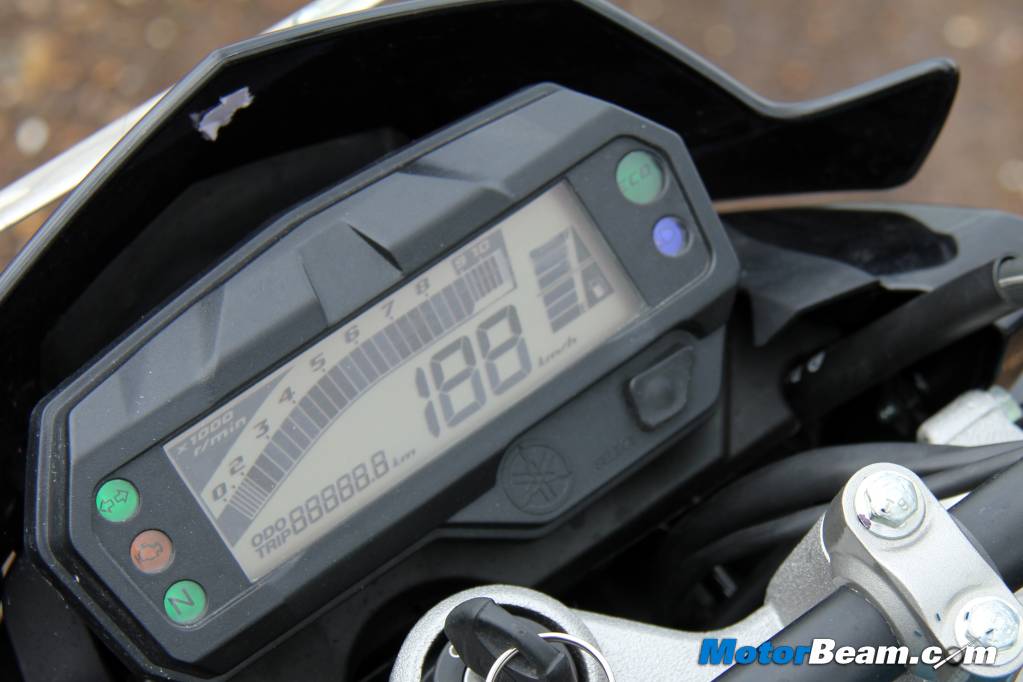 Yamaha FZ V1 vs FZ V2 Road Test