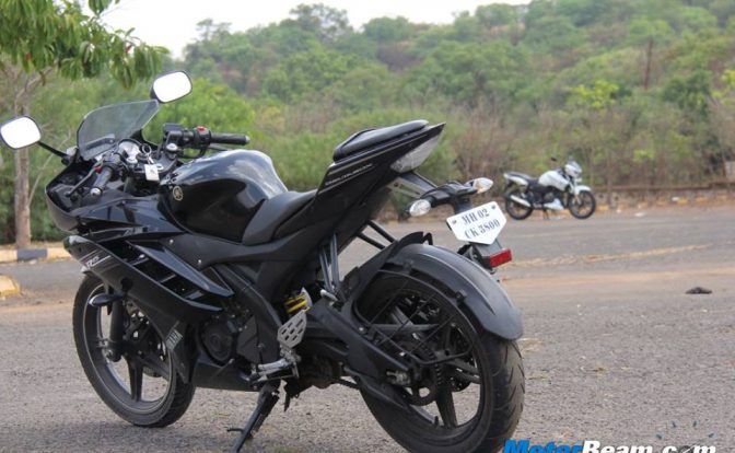 Yamaha R15 vs TVS Apache