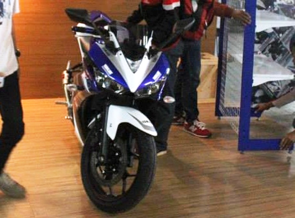 Yamaha R25 Special Edition Spied MotoGP Colours
