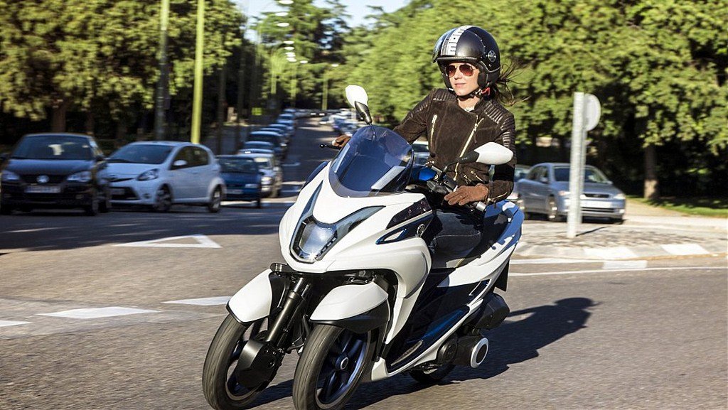 Yamaha Tricity Concept Action