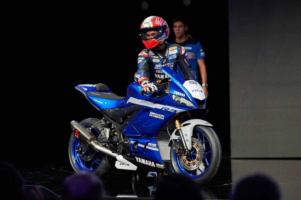 Yamaha YZF-R3 GYTR Side