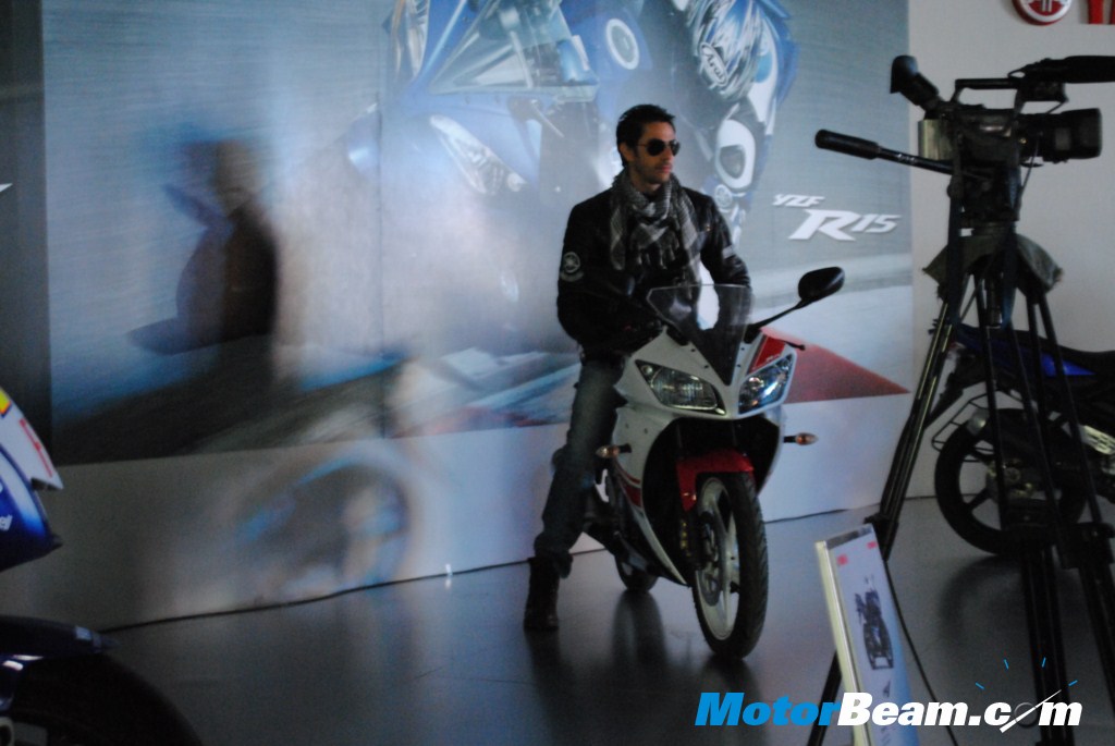 Yamaha_ R15_White_Limited_Edition