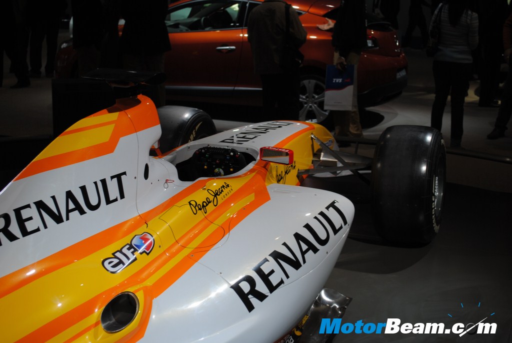 renault_f1_car_2010_auto_expo